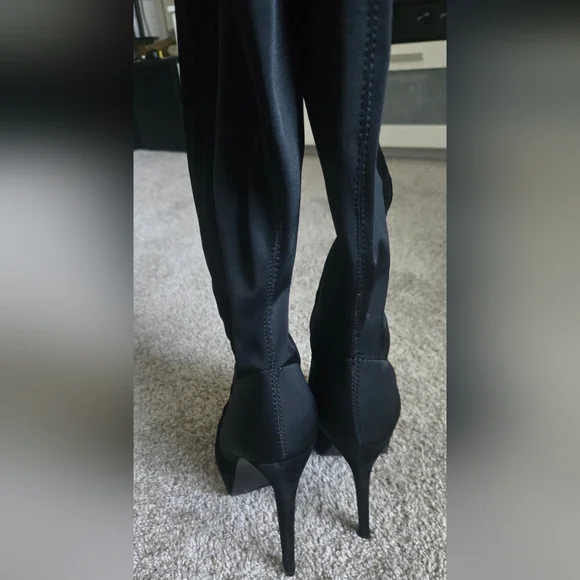 Elegant Black Over-the-Knee Boots - Picture 9 of 9